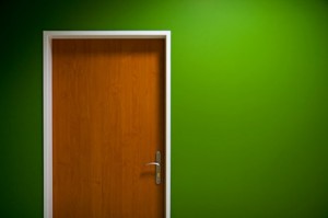 zielone-ściany-i-materiały-obraz-drzwi_38-7158